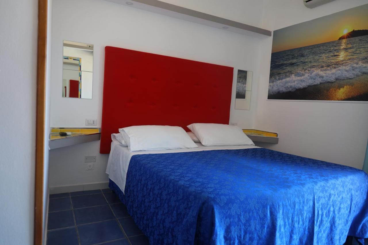 דיאמנטה Hotel Cristina מראה חיצוני תמונה