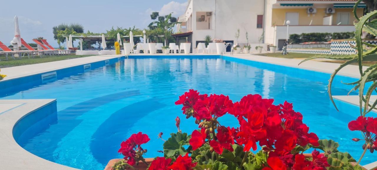 דיאמנטה Hotel Cristina מראה חיצוני תמונה