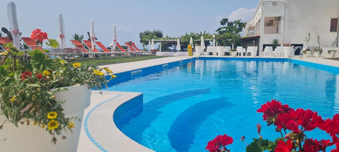 דיאמנטה Hotel Cristina מראה חיצוני תמונה
