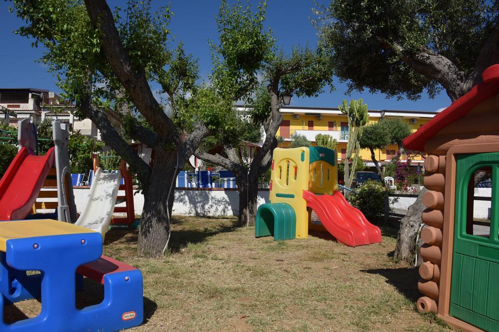 דיאמנטה Hotel Cristina מראה חיצוני תמונה